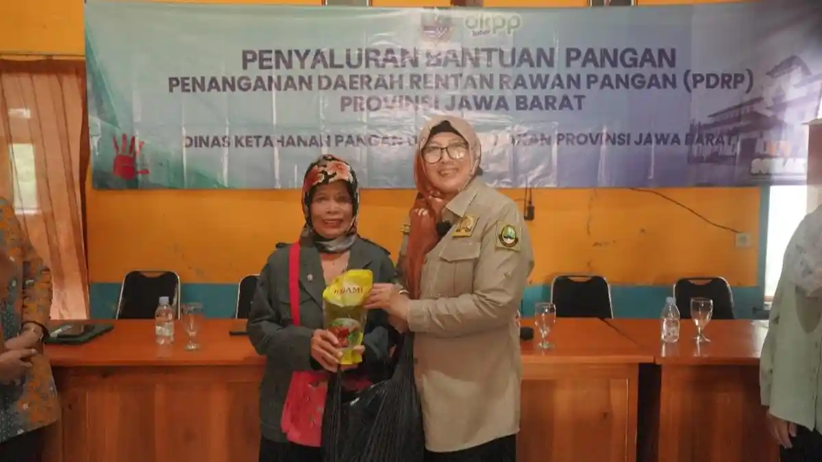 Komisi II DPRD Jabar Fraksi PKS Bersama DKPP Jabar Salurkan Bantuan Pangan untuk Warga Bandung Barat