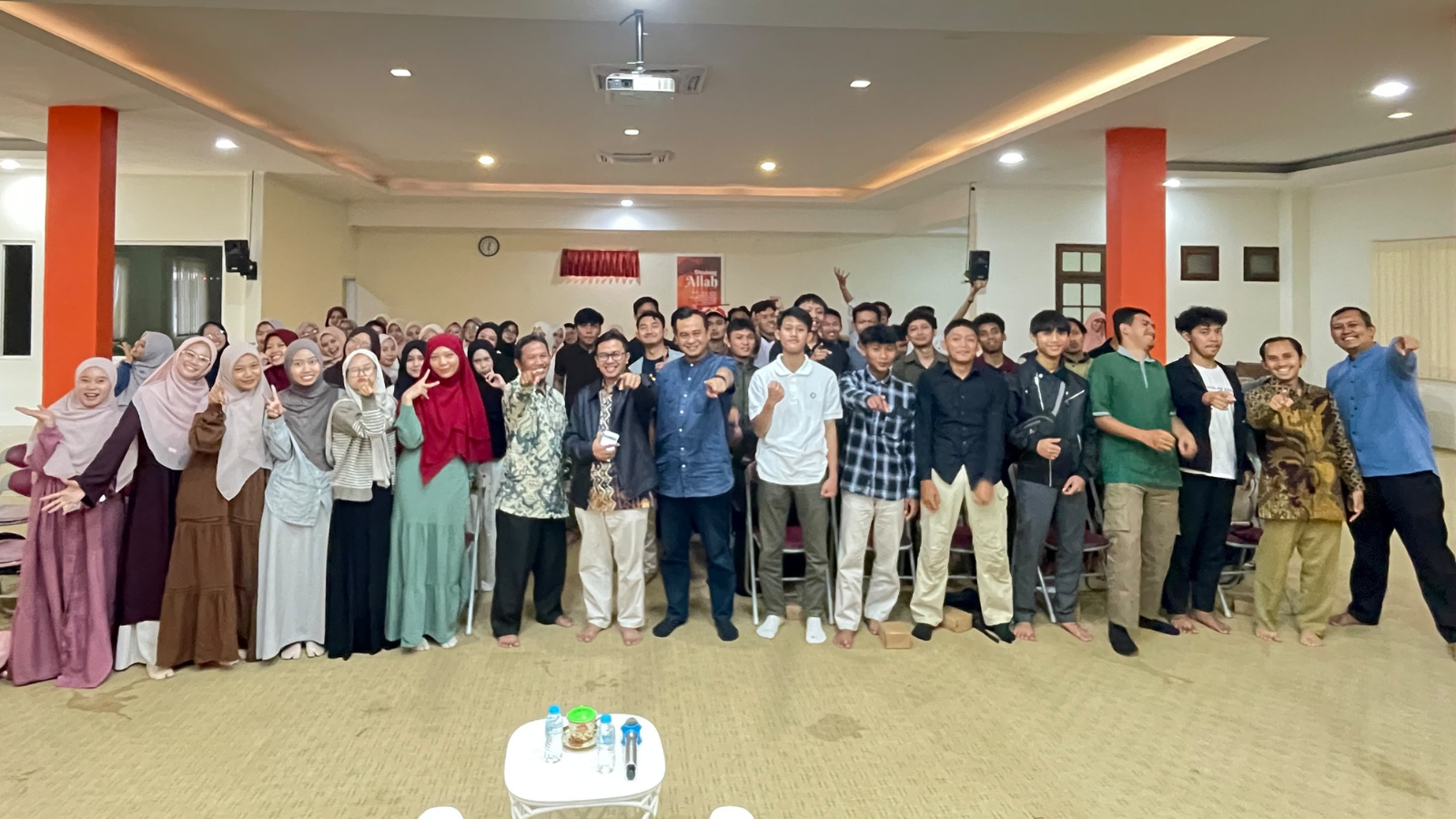 Tumbuh di Tengah Kesibukan Dakwah: Catatan Seorang Anak Anggota